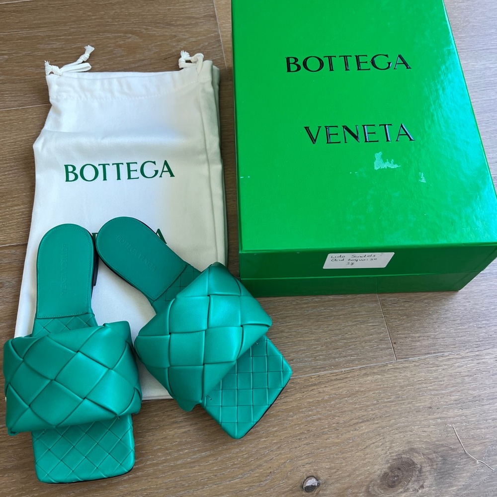 Authentic  Bottega Veneta  Lido Sandals - Acid Turquoise size 8.